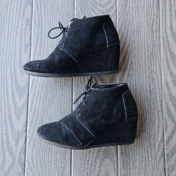 TOMS Desert Wedge Black Suede Lace-up Short Boots Booties Women size 8.5 - Picture 5 of 9